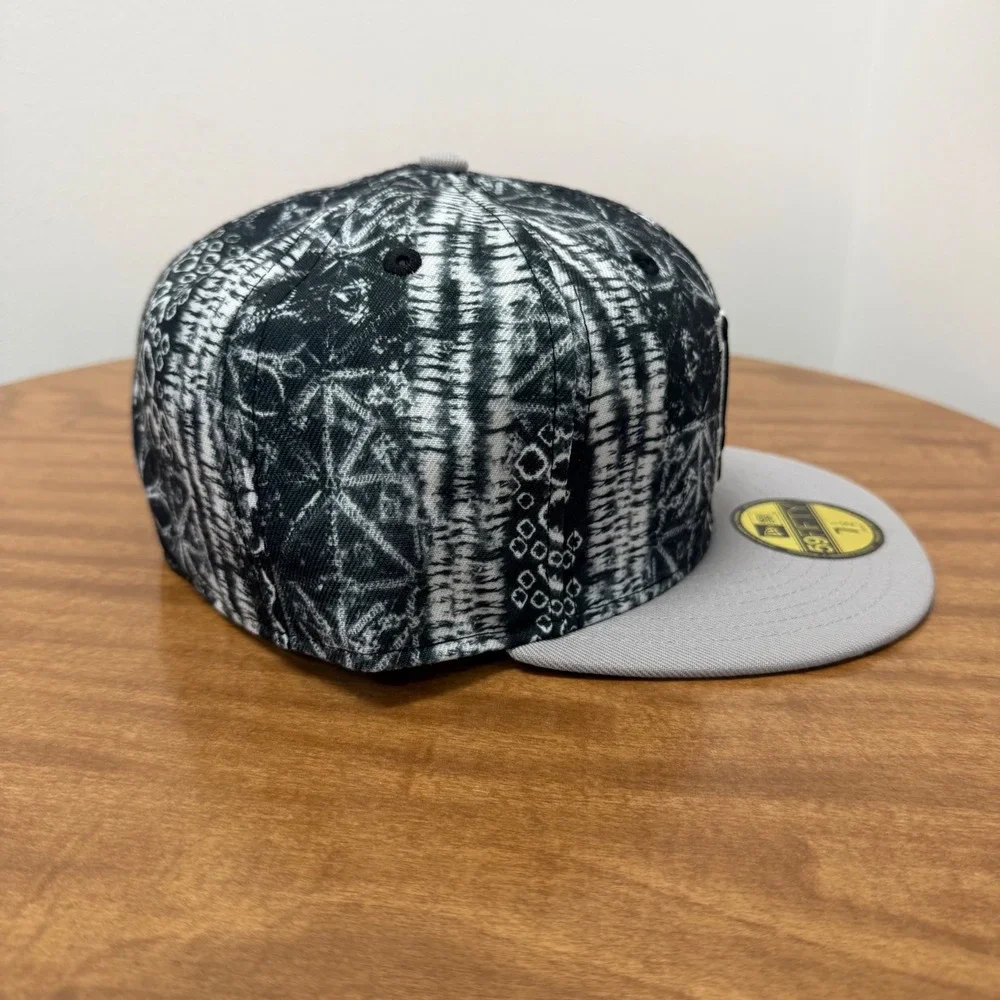 New Era 59FIFTY LA Dodgers Hat Mens 7 1/2 Black White Acid wash Grey Flat Brim